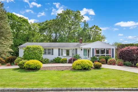5 Secluded Ct, Cumberland, RI 02864
