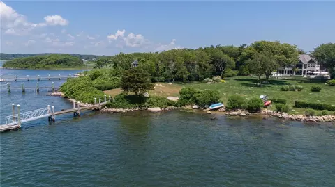 419 W Beach Rd, Charlestown, RI 02813