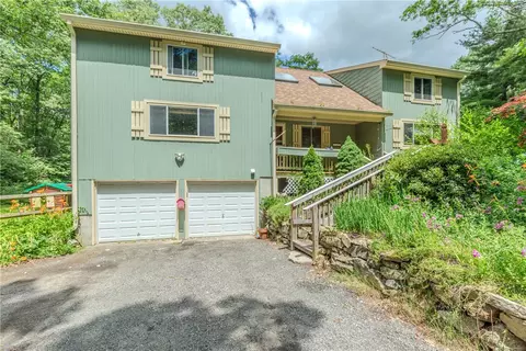 153 Old Plainfield Pike, Foster, RI 02825