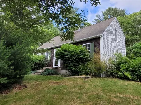 20 King Arthur Dr, Richmond, RI 02892