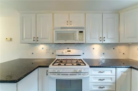 35 Melbourn Rd, Warwick, RI 02886 photo 14