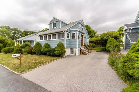 35 Melbourn Rd, Warwick, RI 02886