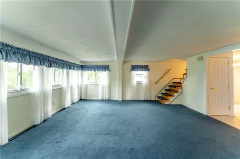 35 Melbourn Rd, Warwick, RI 02886 photo 17
