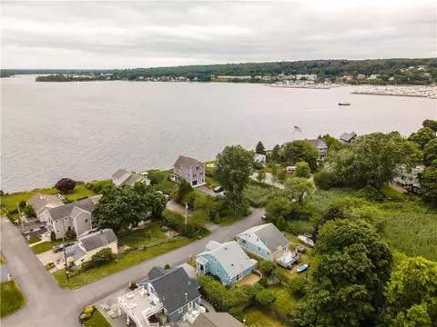 35 Melbourn Rd, Warwick, RI 02886 photo 3