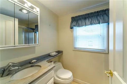 35 Melbourn Rd, Warwick, RI 02886 photo 18