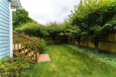 35 Melbourn Rd, Warwick, RI 02886 photo 9