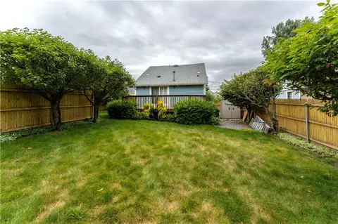 35 Melbourn Rd, Warwick, RI 02886 photo 11