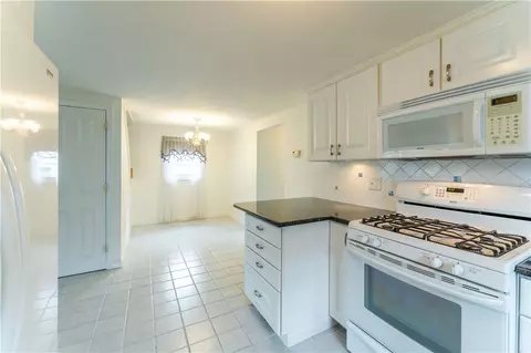 35 Melbourn Rd, Warwick, RI 02886 photo 13