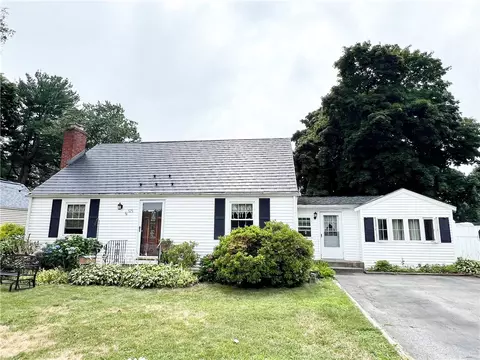 525 Buttonwoods Ave, Warwick, RI 02886