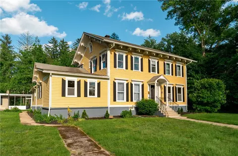42 Bridal Ave, Warwick, RI 02886