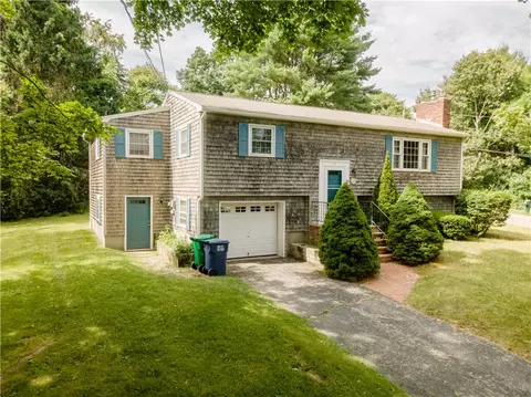 Exterior - 7 Andre Ave, South Kingstown, RI 02879 photo 2 of 6