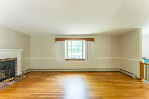 Living - 7 Andre Ave, South Kingstown, RI 02879 photo 4 of 5