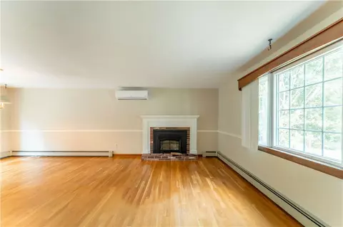 Living - 7 Andre Ave, South Kingstown, RI 02879 photo 2 of 5