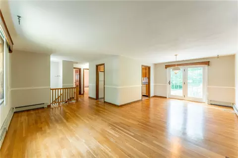 Living - 7 Andre Ave, South Kingstown, RI 02879 photo 3 of 5