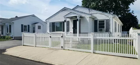 18 Dawson St, Pawtucket, RI 02861