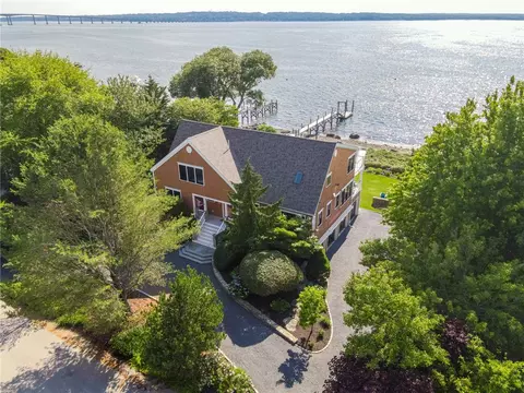 541 Seaside Dr, Jamestown, RI 02835