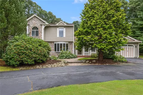 11 Lauren Ct, Cranston, RI 02921