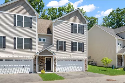 804 Hunting Hill Dr, Cumberland, RI 02864