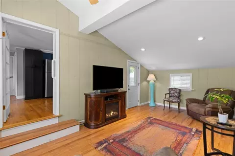 136 Circuit Dr, Warwick, RI 02889 photo 10