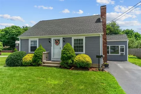 136 Circuit Dr, Warwick, RI 02889 photo 4