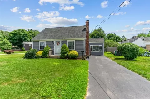 136 Circuit Dr, Warwick, RI 02889