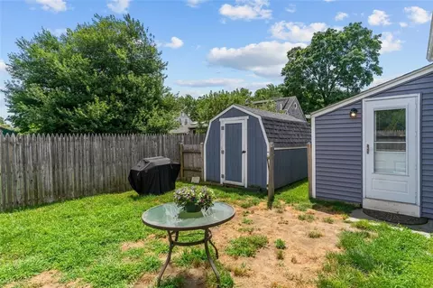 136 Circuit Dr, Warwick, RI 02889 photo 6