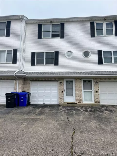 96 Sunflower Cir #96, North Providence, RI 02911