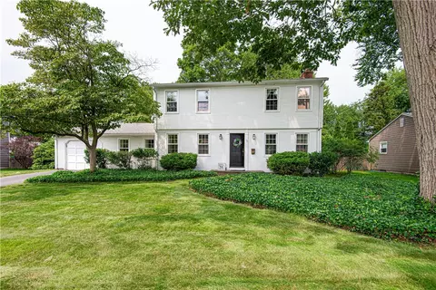 26 Fenwick Rd, East Providence, RI 02915