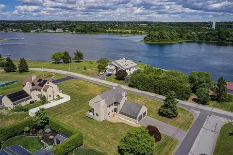 31 Lands End Way, Swansea, MA 02777