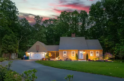 200 Quaker Ln, Scituate, RI 02857