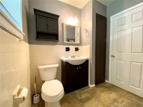 Bath - 74 Pell Ave, Warwick, RI 02888 photo 3 of 3