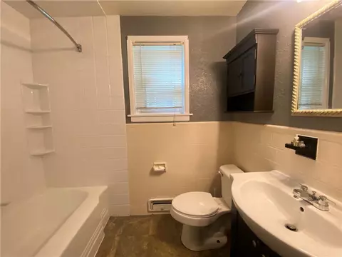 Bath - 74 Pell Ave, Warwick, RI 02888 photo 1 of 3