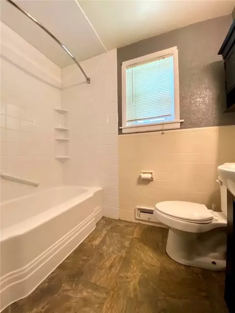Bath - 74 Pell Ave, Warwick, RI 02888 photo 2 of 3