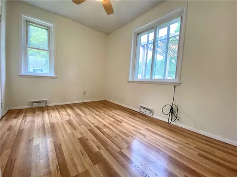 Bedroom - 74 Pell Ave, Warwick, RI 02888 photo 1 of 4