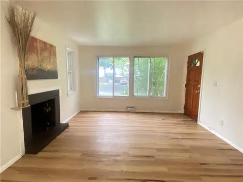 Living - 74 Pell Ave, Warwick, RI 02888 photo 1 of 2