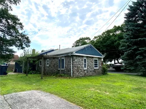 Exterior - 74 Pell Ave, Warwick, RI 02888 photo 2 of 3