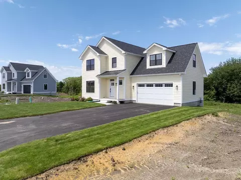 371 Freedom Trail Dr, Portsmouth, RI 02871