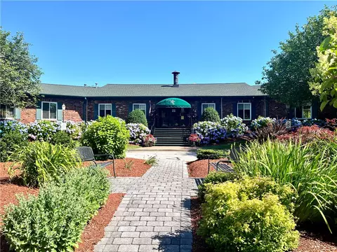 753 Williamsburg Cir, Warwick, RI 02886 photo 11