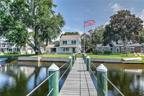 19 Opechee Dr, Barrington, RI 02806