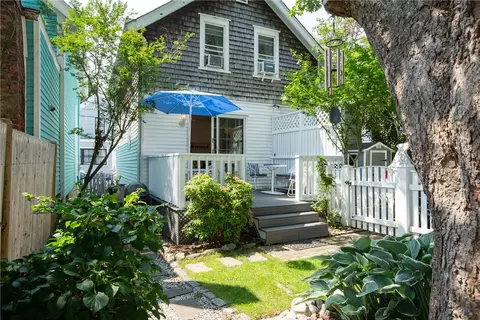 15 Maitland Ct, Newport, RI 02840