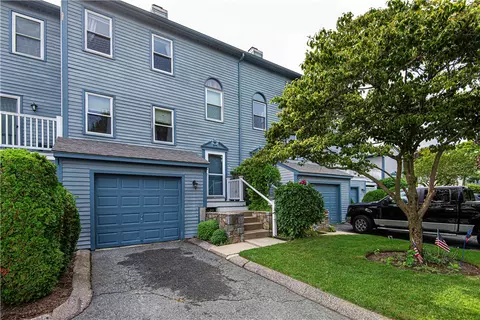 1 Willow Glen Cir #85, Warwick, RI 02889