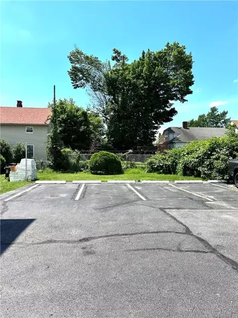 1043 Eddy St, Providence, RI 02905