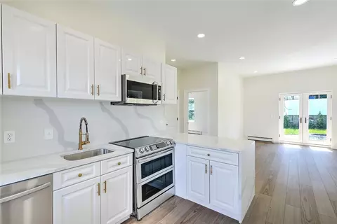 6 John St, Johnston, RI 02919