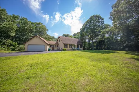 11 Fletcher Dr, Westerly, RI 02891
