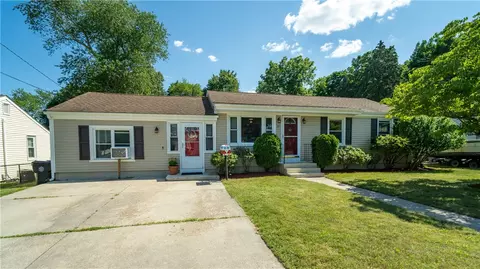 13 Flynn Ter, West Warwick, RI 02893