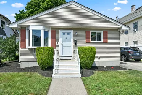 9 Hatfield St, Pawtucket, RI 02861