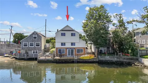 636 Park Ave, Portsmouth, RI 02871