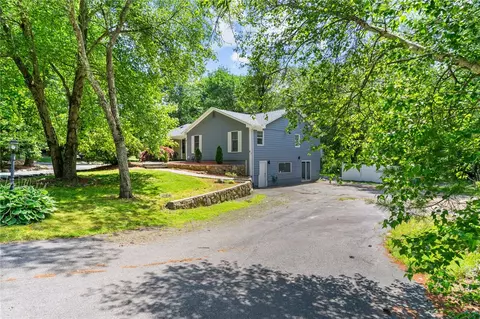 10 Susan Elizabeth Dr, Johnston, RI 02919