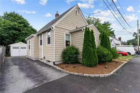 14 Cooke Pl, Warwick, RI 02888