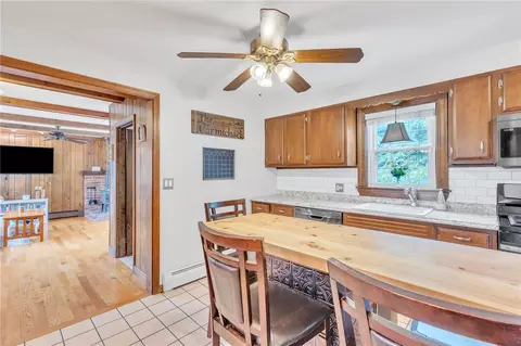 Kitchen - 105 Nolbeth Dr, Warwick, RI 02888 photo 2 of 5